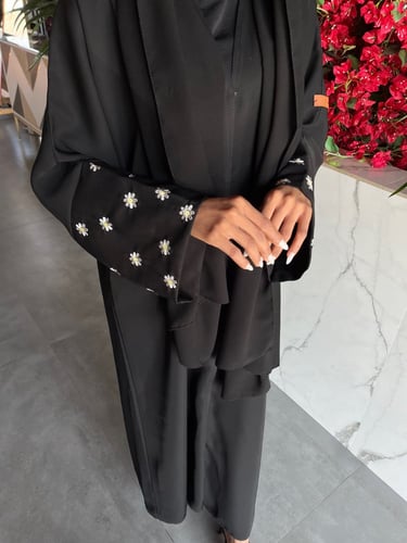 عباية الوردات بيضاء- قماش انترنت