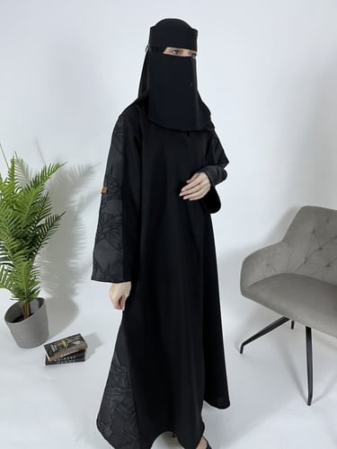 عباية الكم ومن اسفل مثلث جكار - قماش كريب