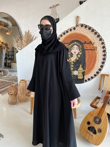 عباية كلوش مقفله بجيوب - قماش بلاك بيري