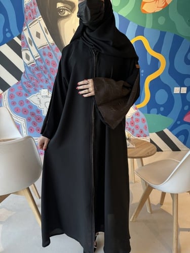 عباية سوداء مع جكار بني نص كلوش - قماش انترنت
