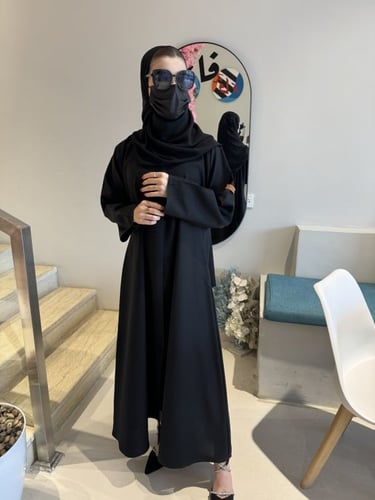 عباية ساده نص كلوش - قماش كريب واقف