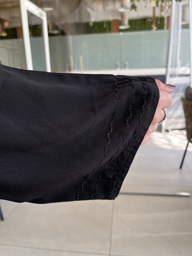 عباية مخططه اسود نص كلوش - قماش ملكي