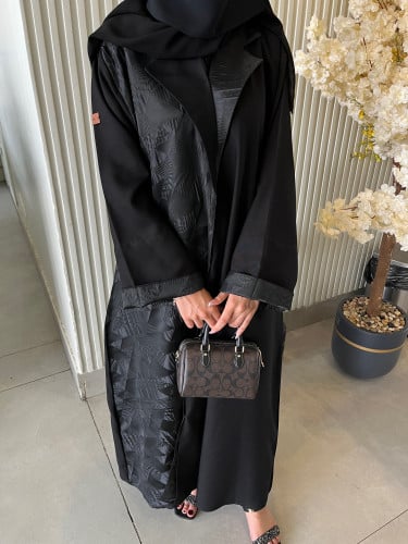 عباية نص جكار والاكمام قلاب - قماش كريب