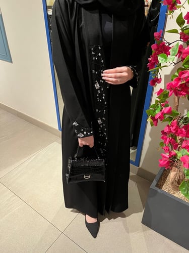 عباية نقش ابيض لف -قماش كريب