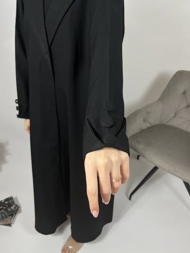 عباية جاكيت اسود نص كلوش - قماش كريب واقف