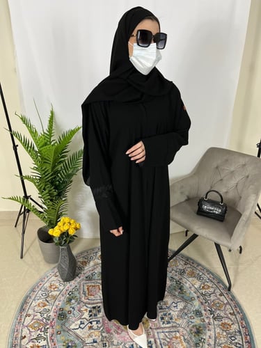 عباية كم قلاب رمادي تطريز اسود - قماش كريب امريكي