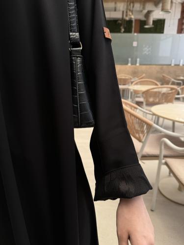 عباية مقفلة نص كلوش - قماش بلاك بيري