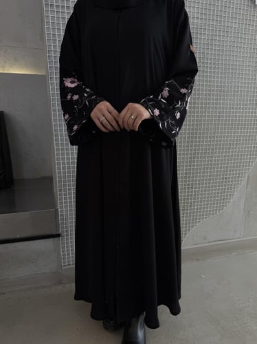 عباية كم واسع تطريز ورد - قماش ارمني