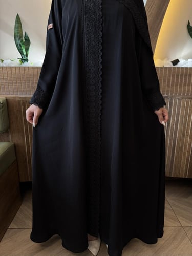 عباية بكلفة سوداء بالكم والوسط قماش انترنت - كلوش
