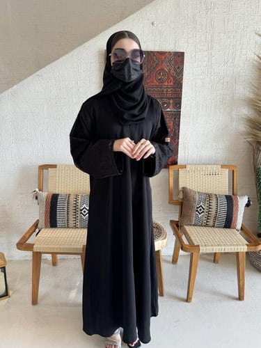 عباية الكم بكلفه مطرزه نص كلوش- قماش انترنت