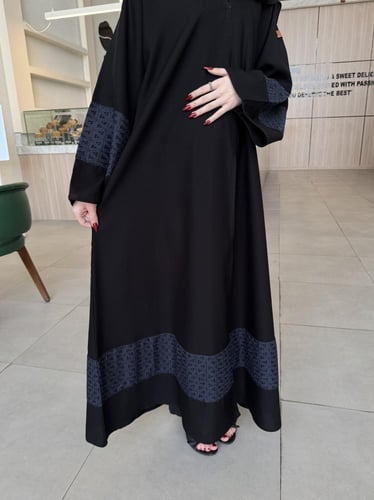 عباية الكم والاسفل كحلي ربع كلوش - قماش كريب واقف