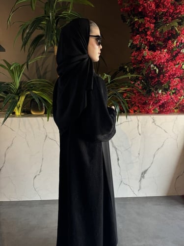 عباية الكم والظهر لماع نص كلوش - قماش كريب واقف