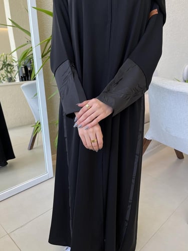 عباية الكم جكار ومن الجانبين نص كلوش- قماش انترنت