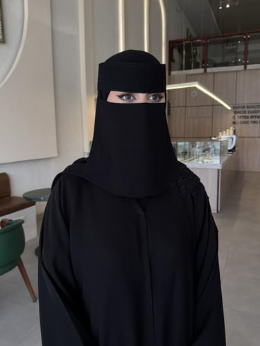 نقاب وسط مطاط مايل مقوى