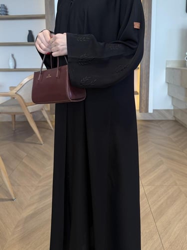 عباية مطرزه اسود ربع كلوش- قماش انترنت