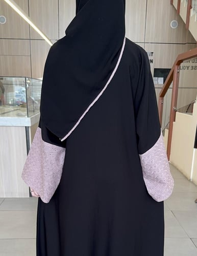 عباية الكم واسع وردي نص كلوش - قماش إنترنت