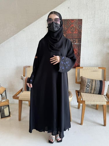 عباية تطريز كحلي مع اسود - قماش انترنت