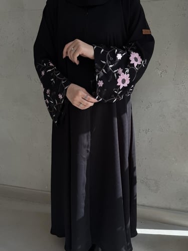 عباية كم واسع تطريز ورد - قماش ارمني