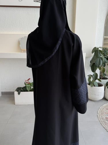 عباية الكم والاسفل كحلي ربع كلوش - قماش كريب واقف