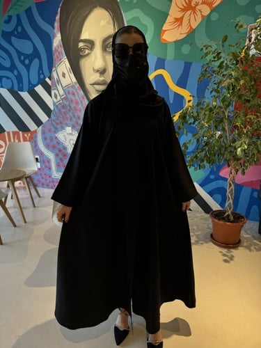 عباية ساده نص كلوش - قماش كريب واقف