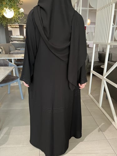 عباية مخططه اسود نص كلوش - قماش ملكي