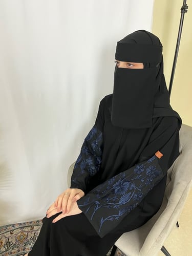 عباية تطريز وردات كحلي - قماش ملكي