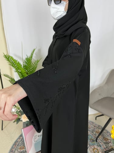 عباية تطريز غصن اسود نص كلوش -قماش كريب