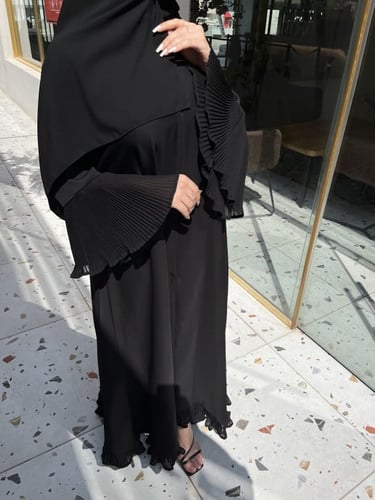 عباية كسرات من الاسفل والكم كلوش - قماش انترنت