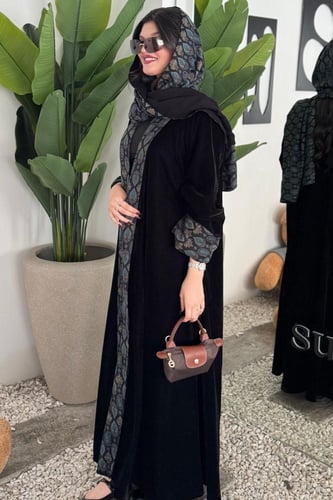 مخمل كلوش بكم كشميري وطرحه بوجهين( كوثر )