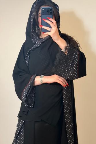 شيفون منقط مع طرف دانتيل وتحديد برغندي