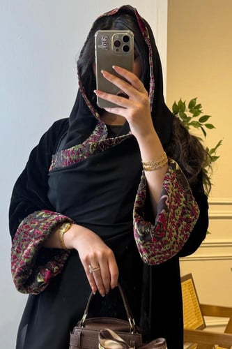 كريب أو مخمل مع كم بورود مخمل