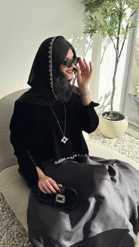 مخمل وتفته بتطريز فضي