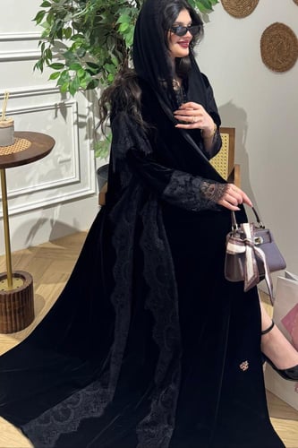 كريب أو مخمل بدانتيل على الأكمام ومن الأمام والخلف...