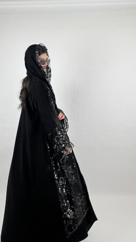 كريب مزين بتطريز ترتر