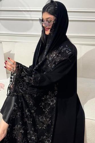 كريب مزين بتطريز ترتر