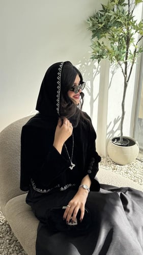 مخمل وتفته بتطريز فضي