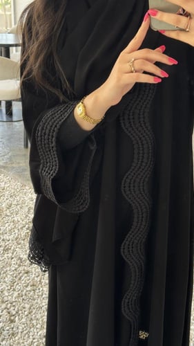 تطريز من الأمام والأكمام نص كلوش