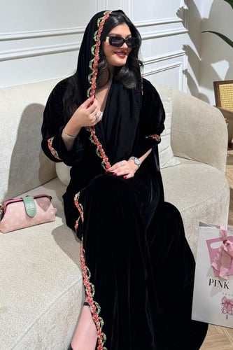 مخمل بوررودعلى الأكمام ومن الأمام