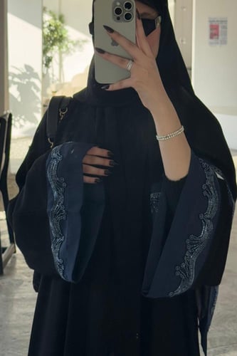 كريب ملكي كلوش تطريز على الأكمام والطرحه ومن الاسف...