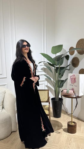 مخمل بوررودعلى الأكمام ومن الأمام