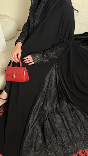 كريب ملكي دانتيل بكم ضيق