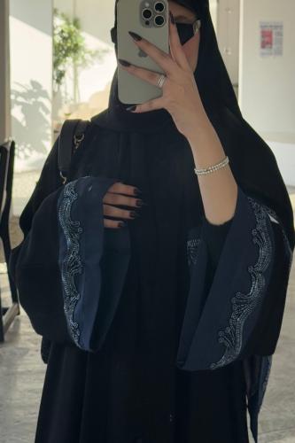 كريب ملكي كلوش تطريز على الأكمام والطرحه ومن الاسف...