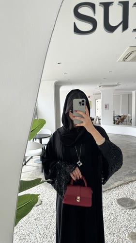 كريب ملكي كلوش تطريز على الأكمام ومن الاسفل