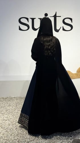 كريب ملكي بتطريز هندي على الأكمام ومن الاسفل