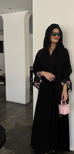 كلوش كم مطرز بالورود