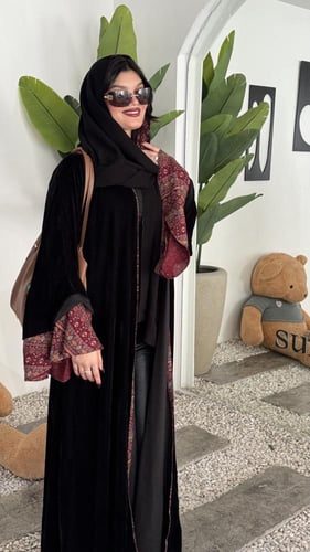 مخمل كلوش بكم كشميري وطرحه بوجهين (ليلى)