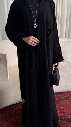 كريب ملكي بتطريز برغندي