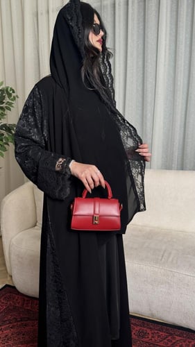 كريب ملكي كلوش دانتيل أسود على كامل الكم