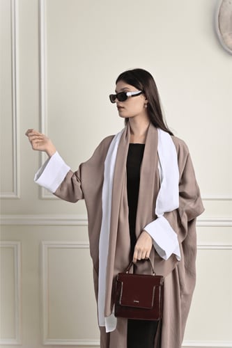 بشت لينين نود بأكمام شيفون أبيض