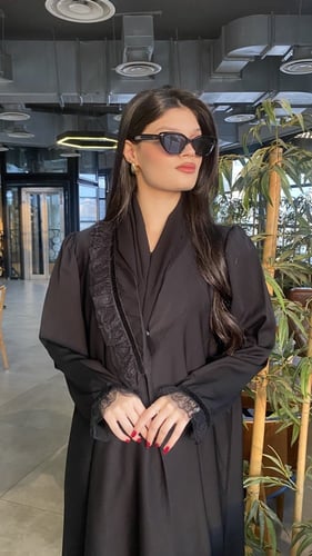 كريب دانتيل على الأكمام